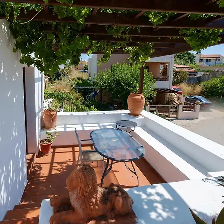 Casa de Férias Traditional Cretan Stone House 4 *